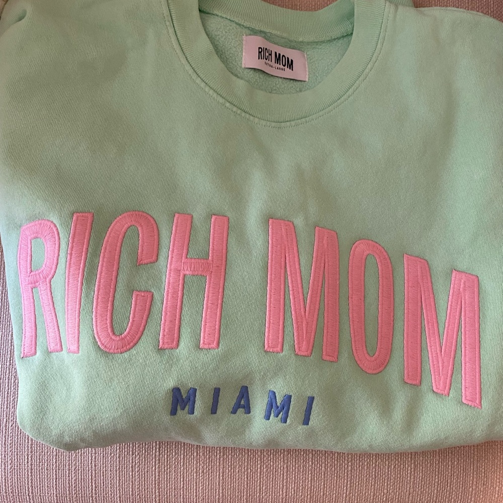 Tinx Rich Mom Miami Sweatshirt L